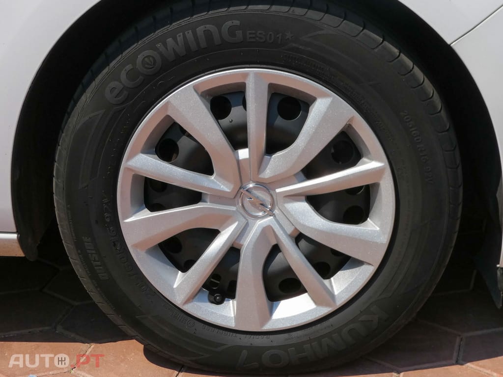 Opel Astra Outro