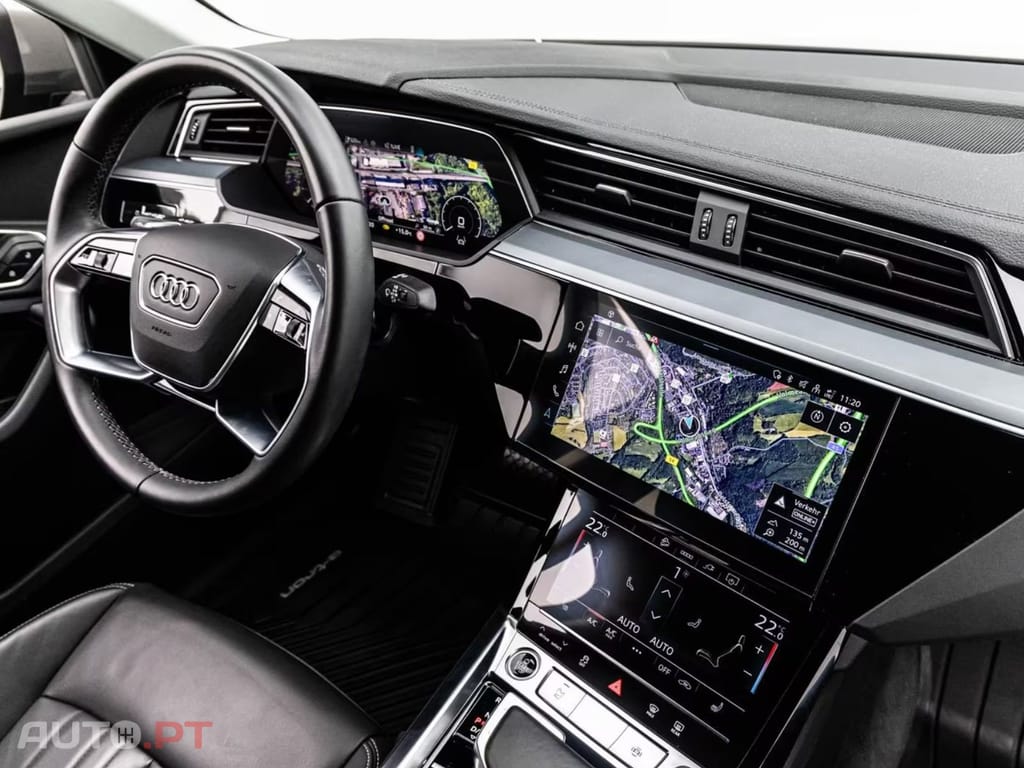 Audi Q8 E-Tron 55 S LINE BLACK 