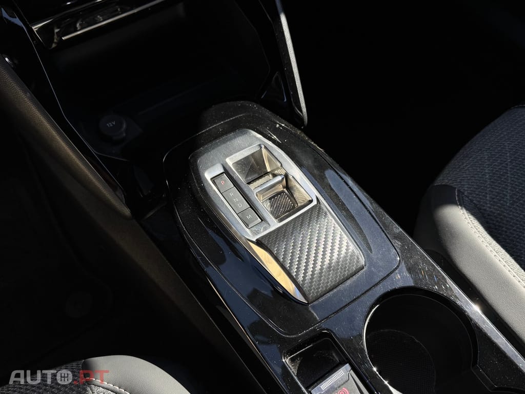 Peugeot 2008 1.2 Hybrid Allure e-DCS6