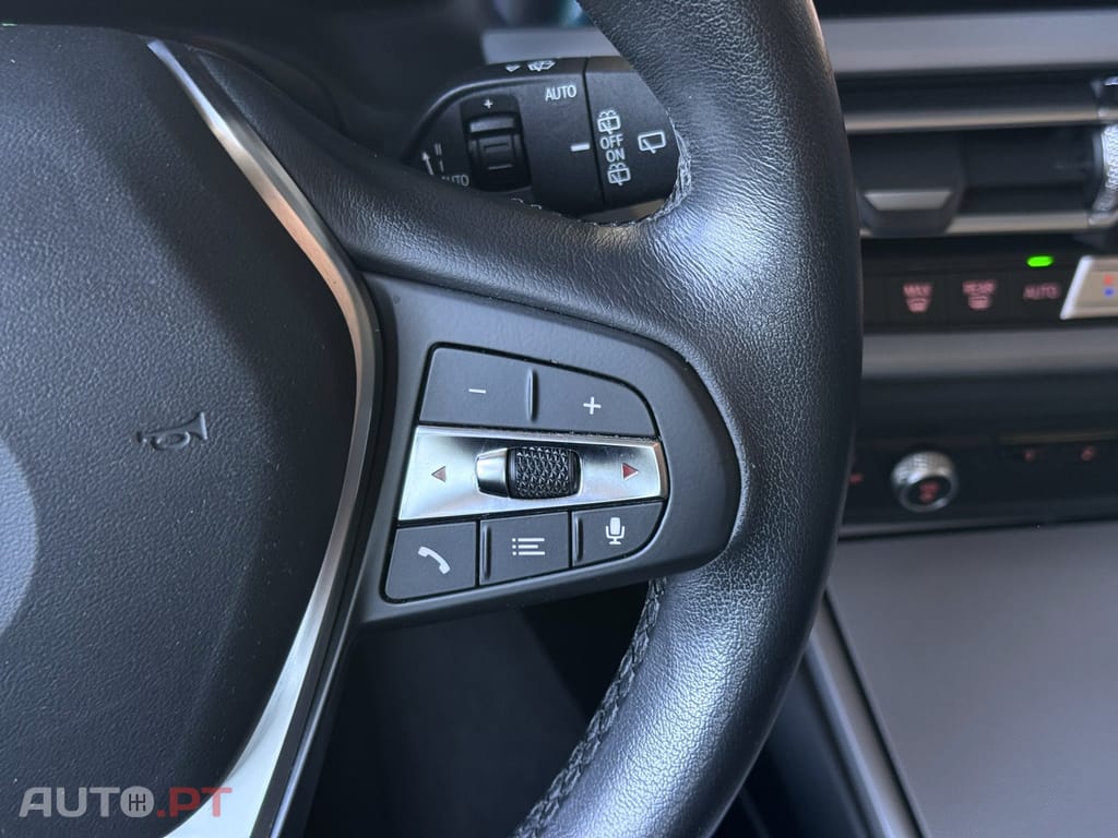 BMW 330 e Touring Auto