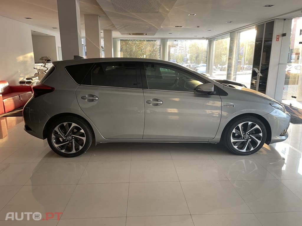 Toyota Auris 1.8 HSD Comfort +P.Techno+P.Sport