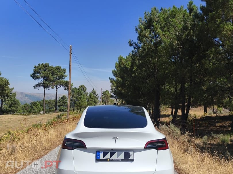 Tesla Model Y SR RWD — fotografia 5