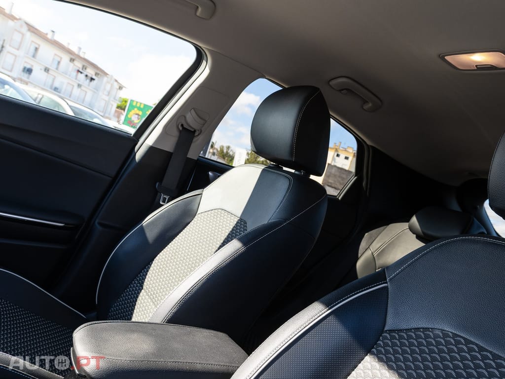 Kia XCeed 1.6 GDi PHEV Drive — fotografia 12
