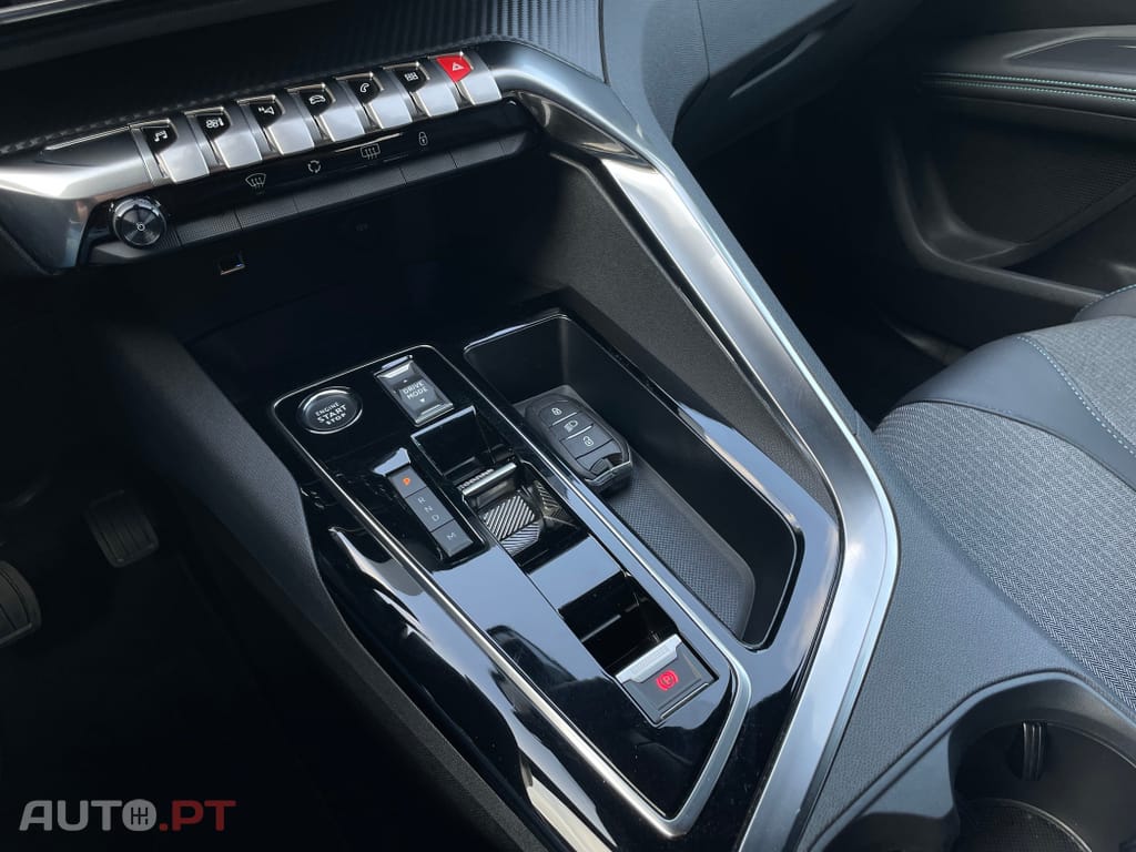 Peugeot 3008 1.2 Hybrid Allure e-DCS6