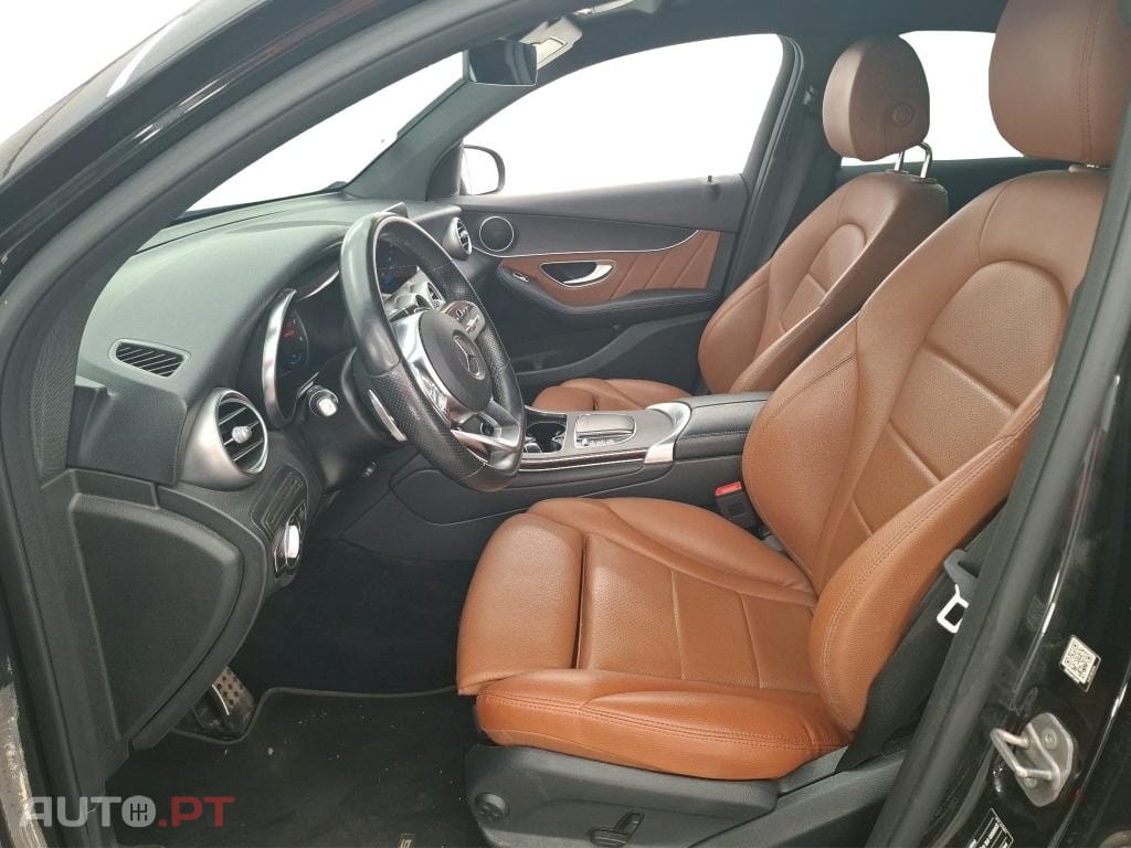 Mercedes-Benz GLC 300 Coupe de 4Matic 9G-TRONIC AMG Line