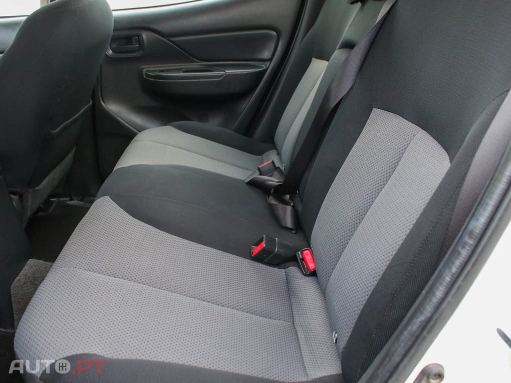 Mitsubishi L200 2.3 DI-D CD Invite 4WD
