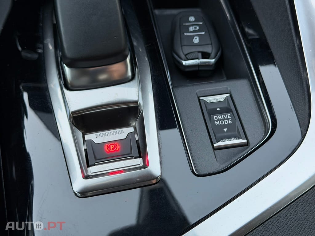 Peugeot 3008 1.6 Hybrid Allure e-EAT8