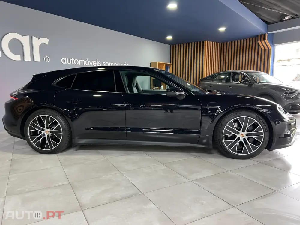 Porsche Taycan Outro