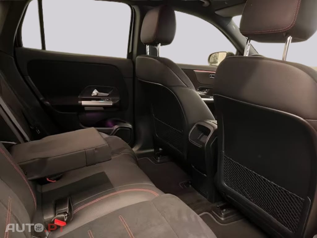 Mercedes-Benz EQA 300 4Matic AMG I.V.A DEDUTÍVEL 