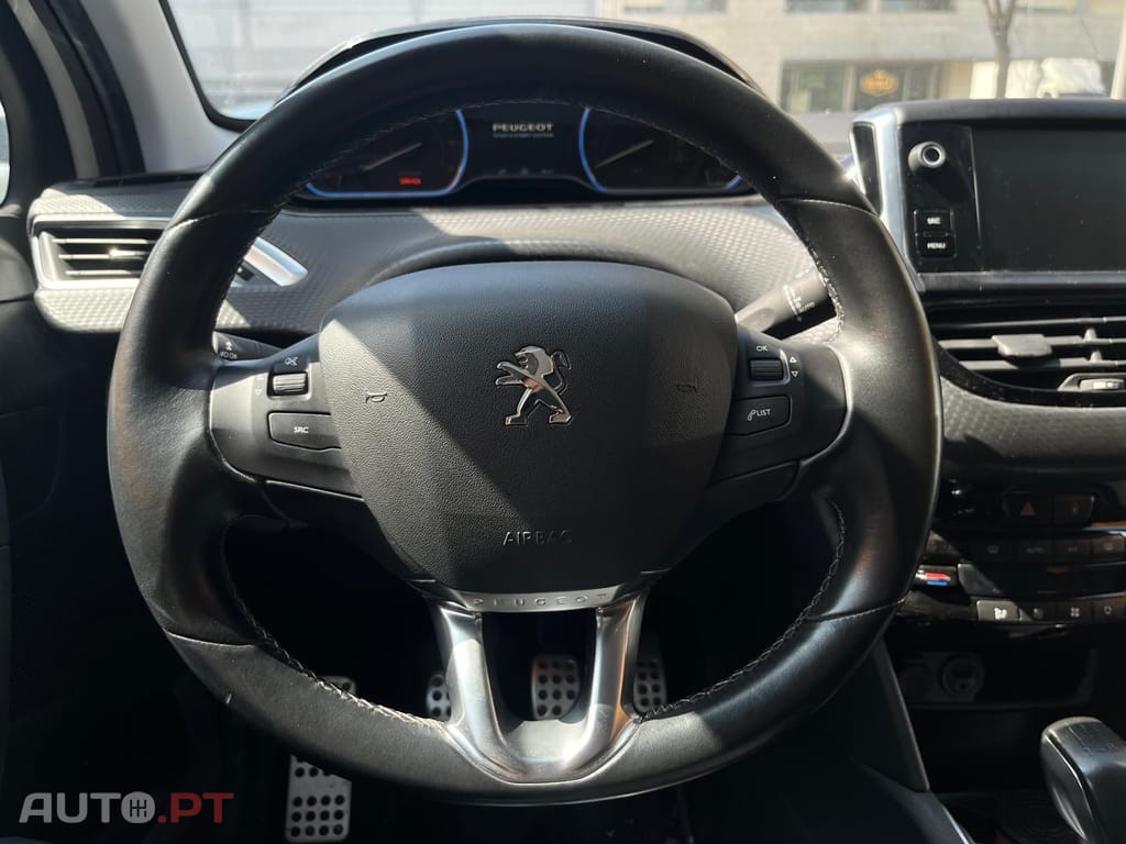 Peugeot 208  1.2 e-THP Féline