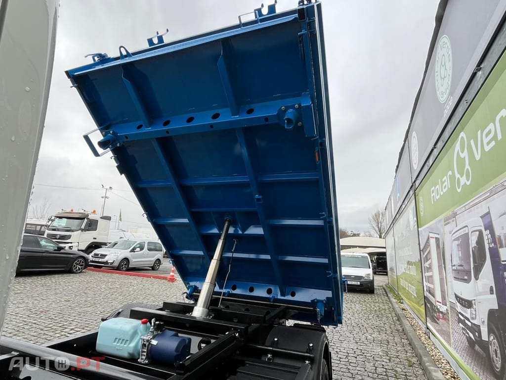 Toyota Dyna 3.0  BASCULA TRILATERAL