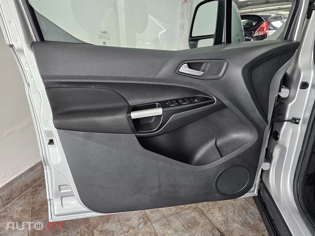 Ford Tourneo Grand 1.5 TDCi Active