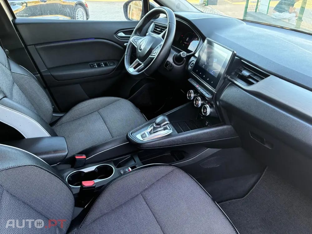 Renault Captur 1.6 HYBRID E-TECH INTENS