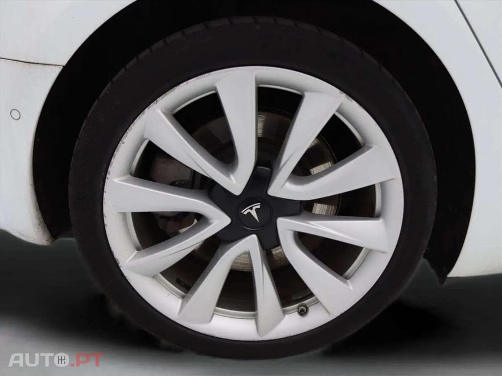 Tesla Model 3 Standard RWD Plus AUTOPILOT
