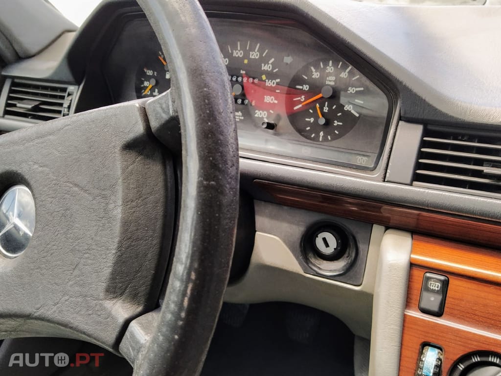 Mercedes-Benz 250 D