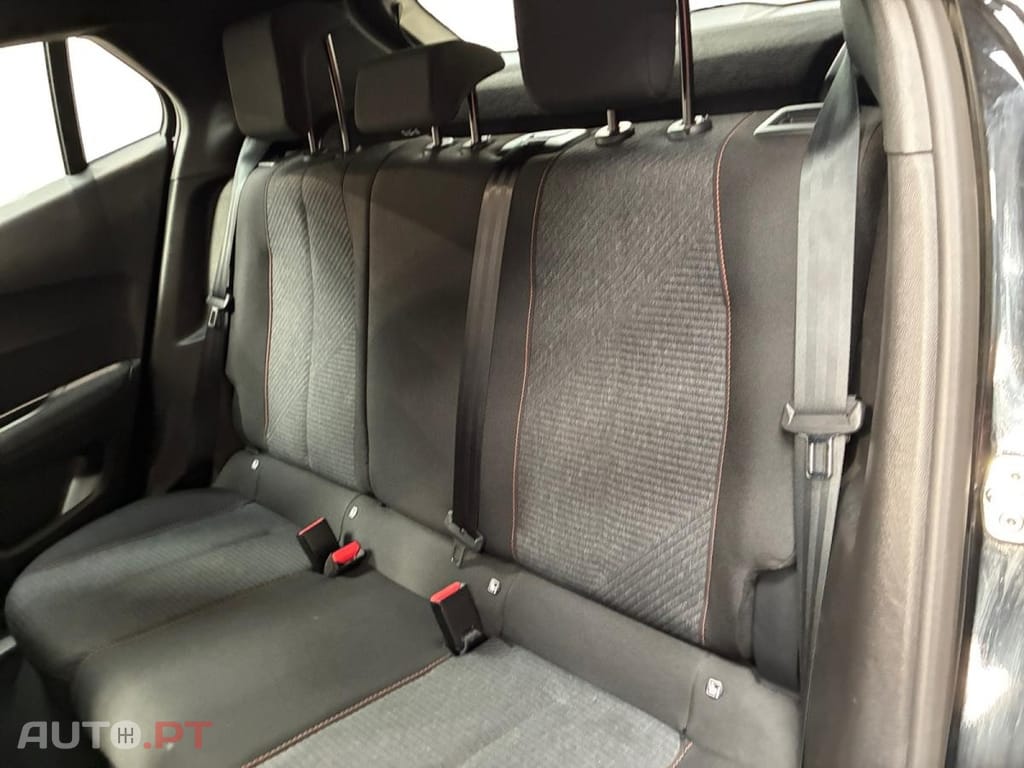 Peugeot 2008 1.2 Hybrid Style e-DCS6