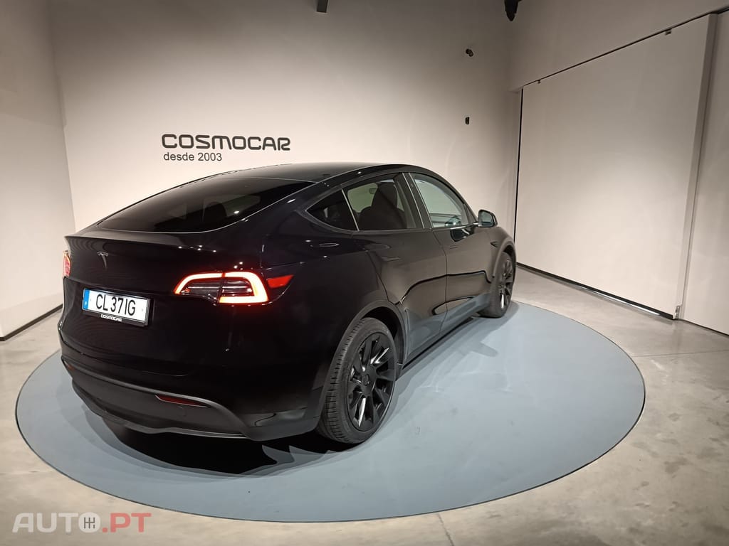 Tesla Model Y Standard RWD Plus — fotografia 6