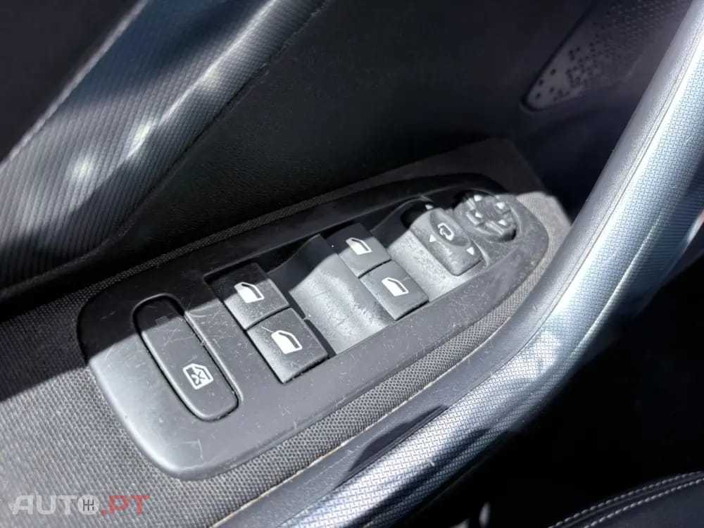 Peugeot 2008 1.6 e-HDi Allure