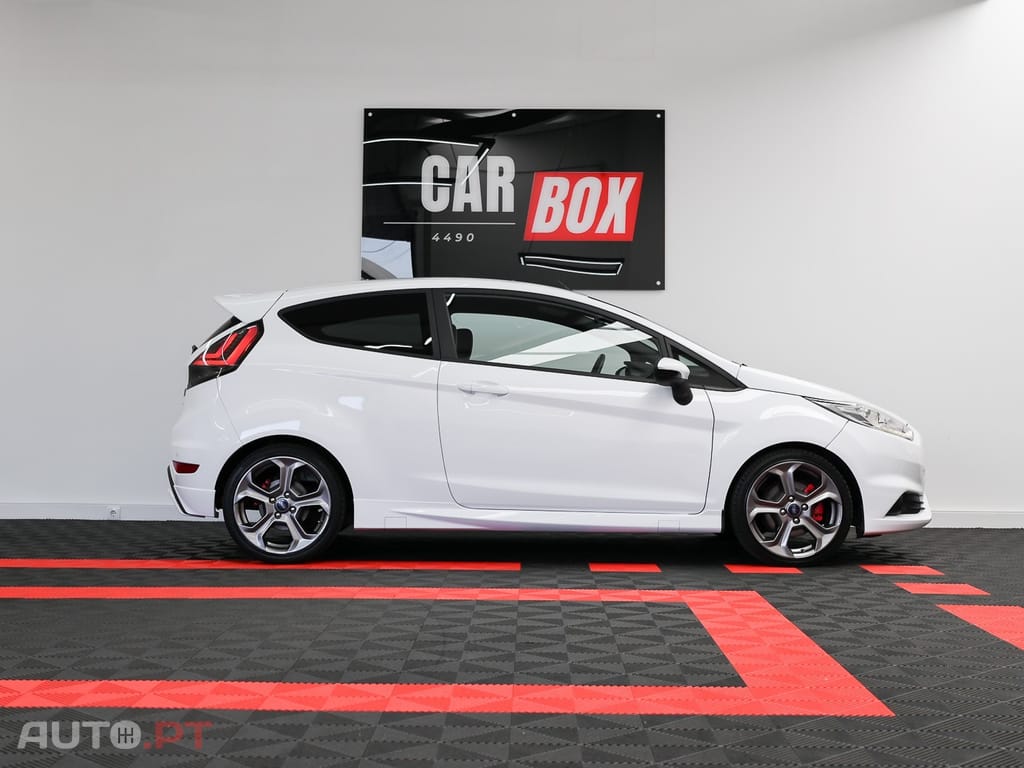 Ford Fiesta 1.6 EcoBoost c/ Pack Pele Desportiva ST