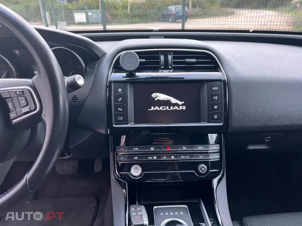 Jaguar XE 2.0 D Prestige
