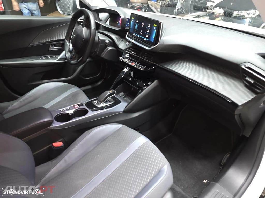 Peugeot E-2008 50 kWh Allure Pack