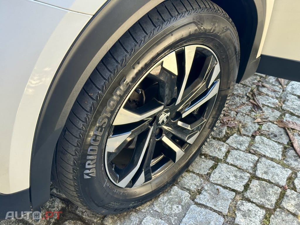 Peugeot 2008 1.5 BlueHDi Allure Pack
