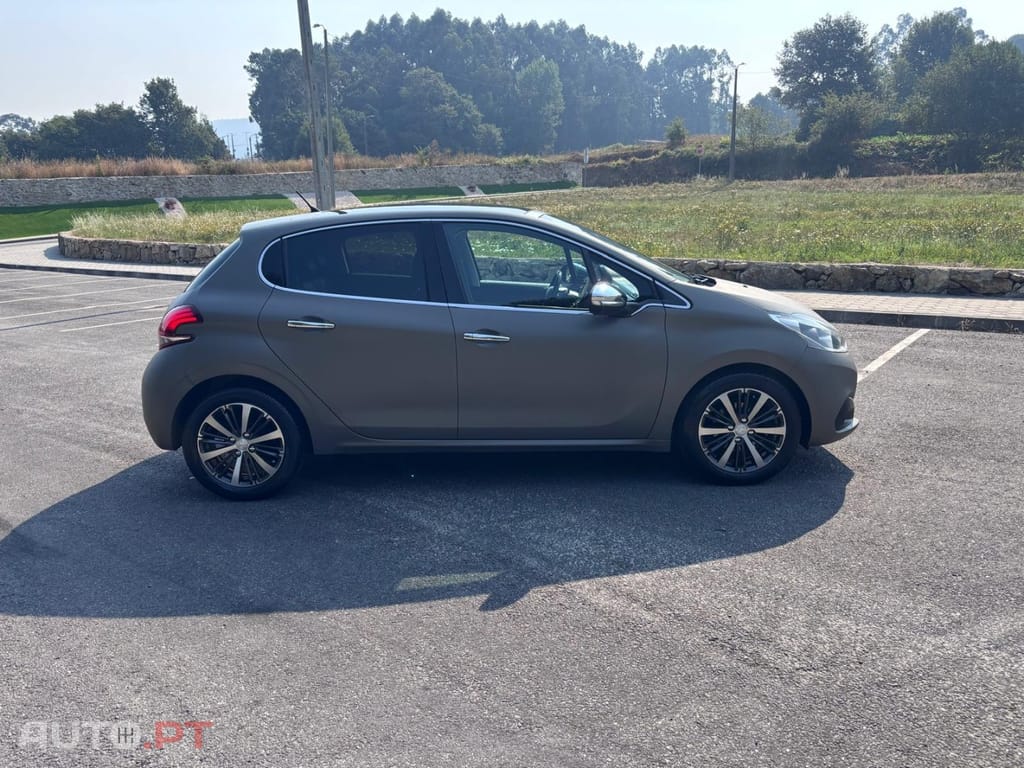 Peugeot 208 1.2 PureTech Signature