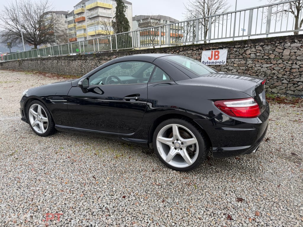 Mercedes-Benz SLK 200 Outro