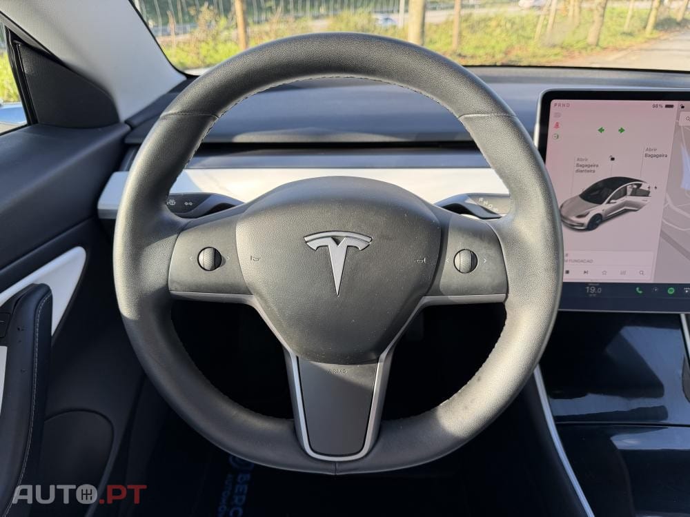 Tesla Model 3 Standard Range Plus RWD