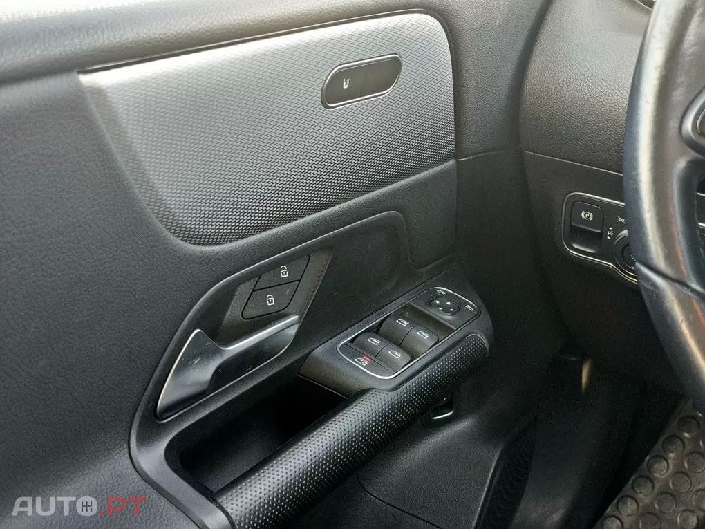 Mercedes-Benz B 250 e 8G-DCT Style — fotografia 22