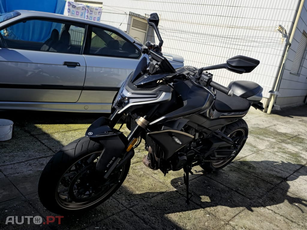 CF Moto 800NK black