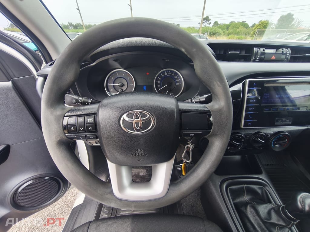 Toyota Hilux 2.4 D-4D 2WD CD