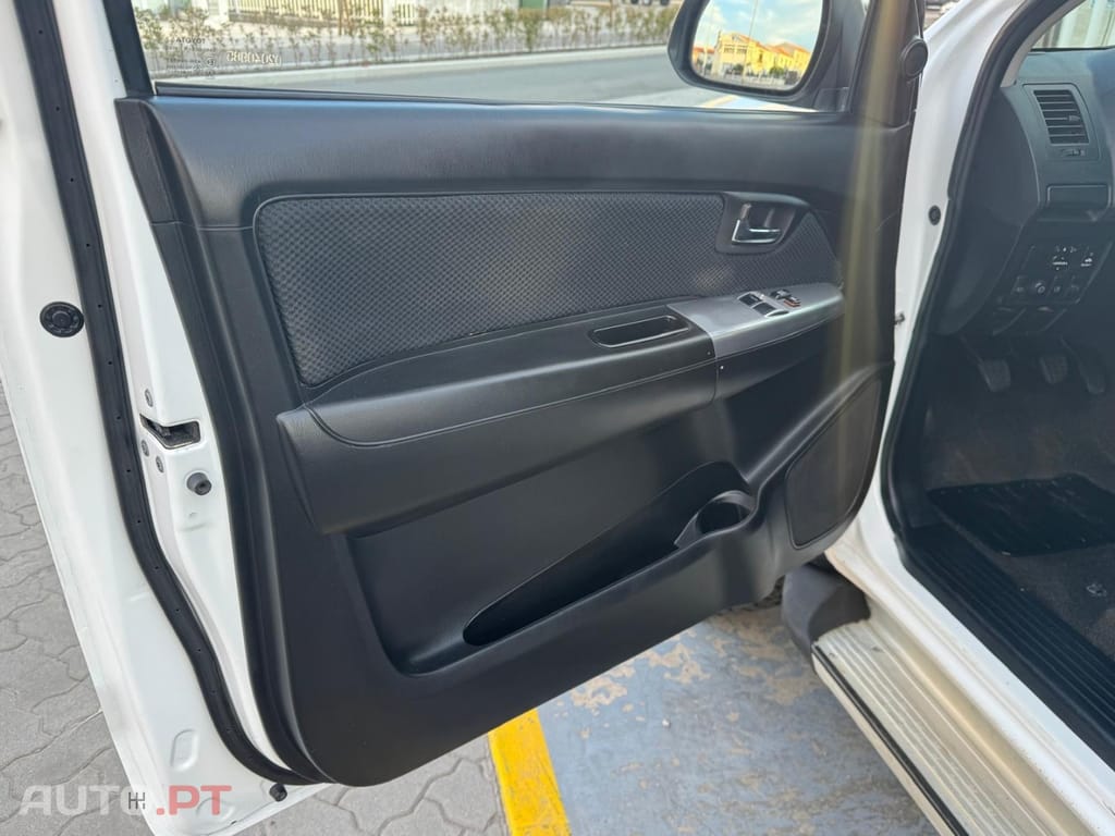 Toyota Hilux 2.5 D-4D 4WD CD AC — fotografia 8