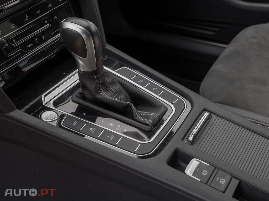 Volkswagen Arteon Shooting Brake 1.4 eHybrid R-LINE AHK