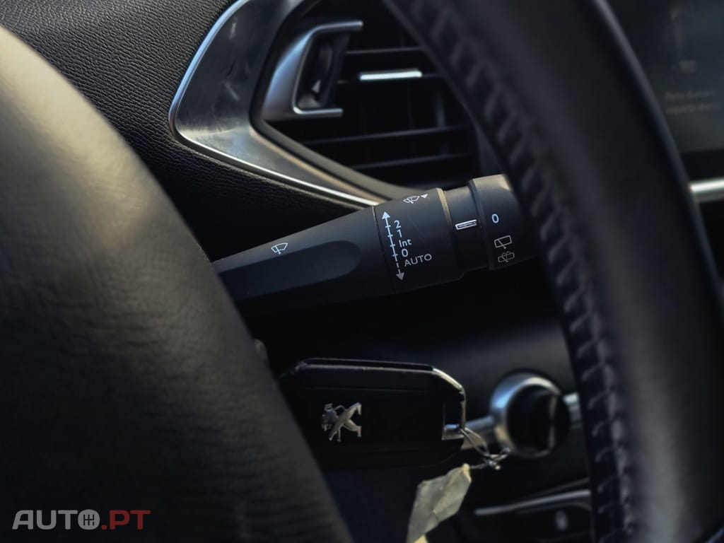 Peugeot 308 1.6 BlueHDi Allure J17