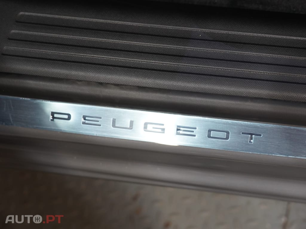 Peugeot E-2008 54 kWh GT