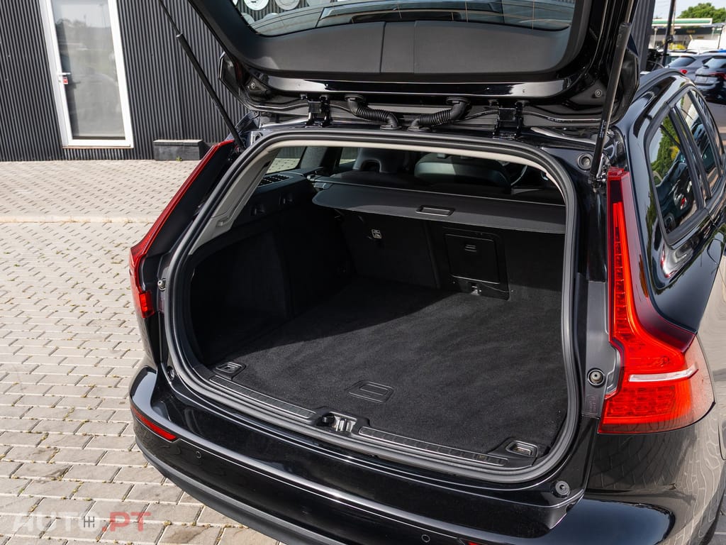 Volvo V60 2.0 B4 Essential Auto