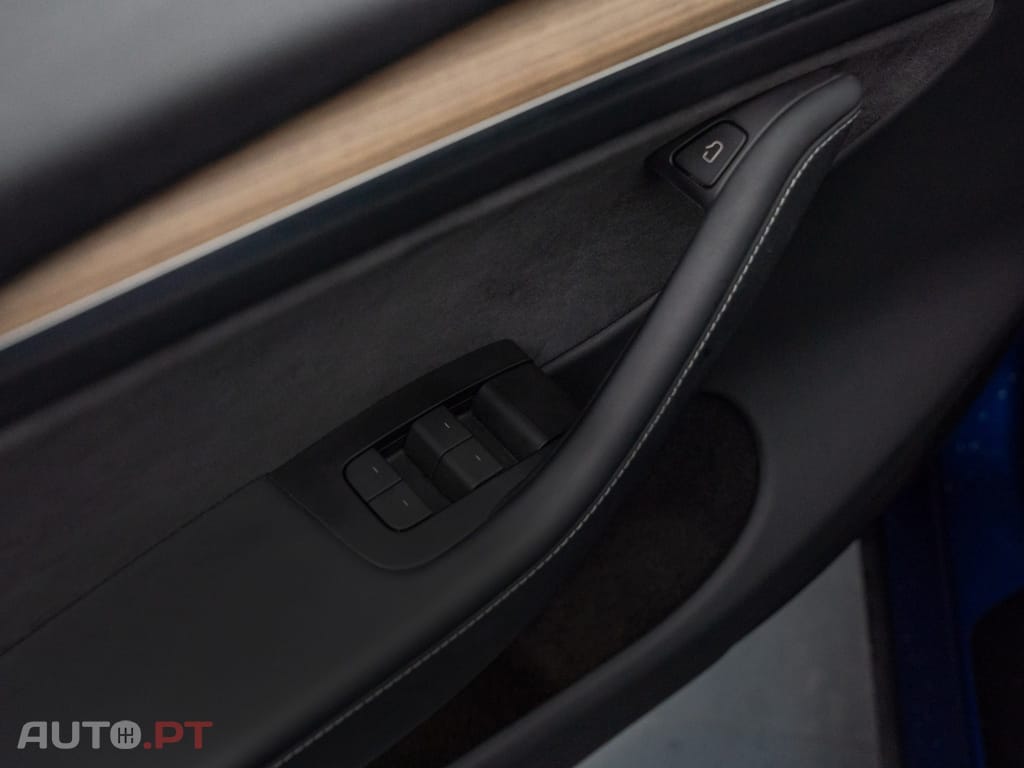 Tesla Model Y Long Range Tração Integral