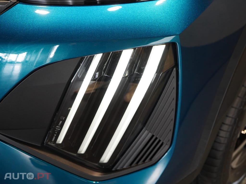 Peugeot 2008 1.2 Hybrid Allure e-DCS6