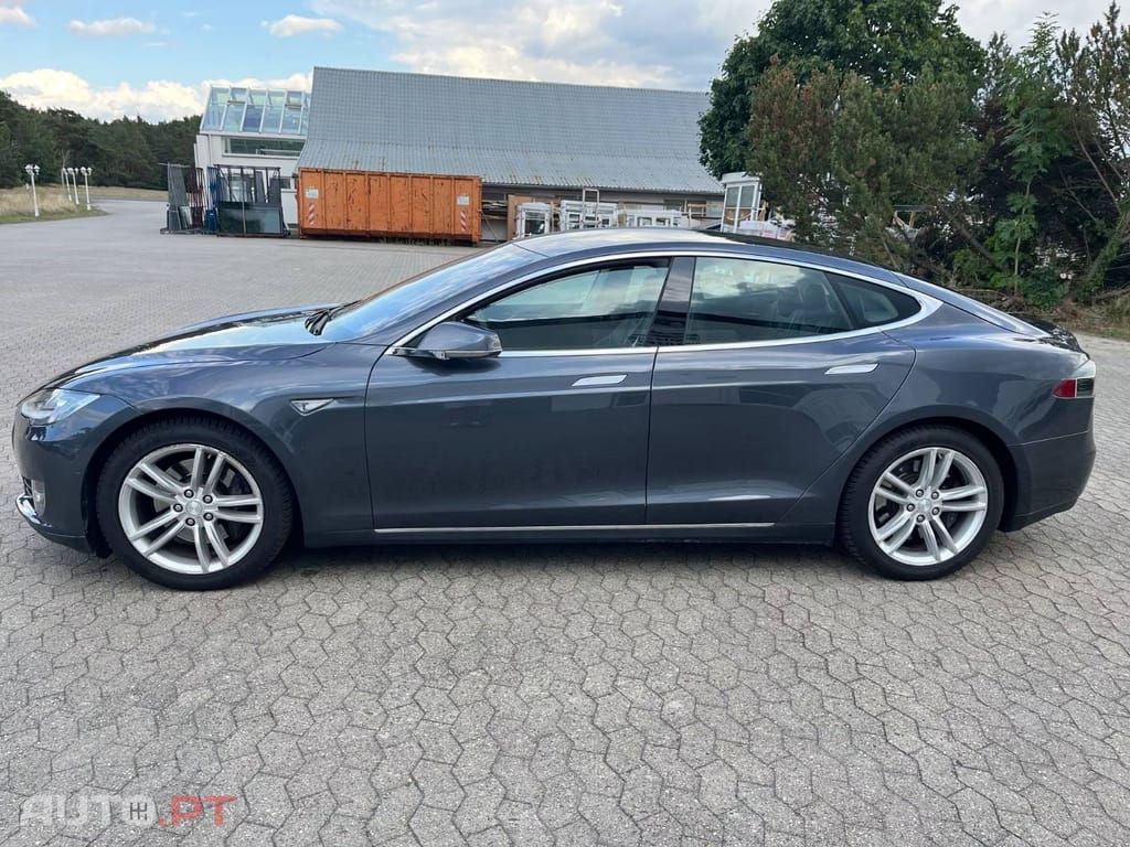 Tesla Model S 90