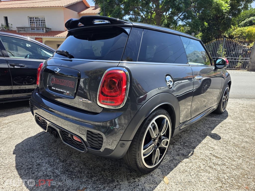 MINI Cooper John Cooper Works