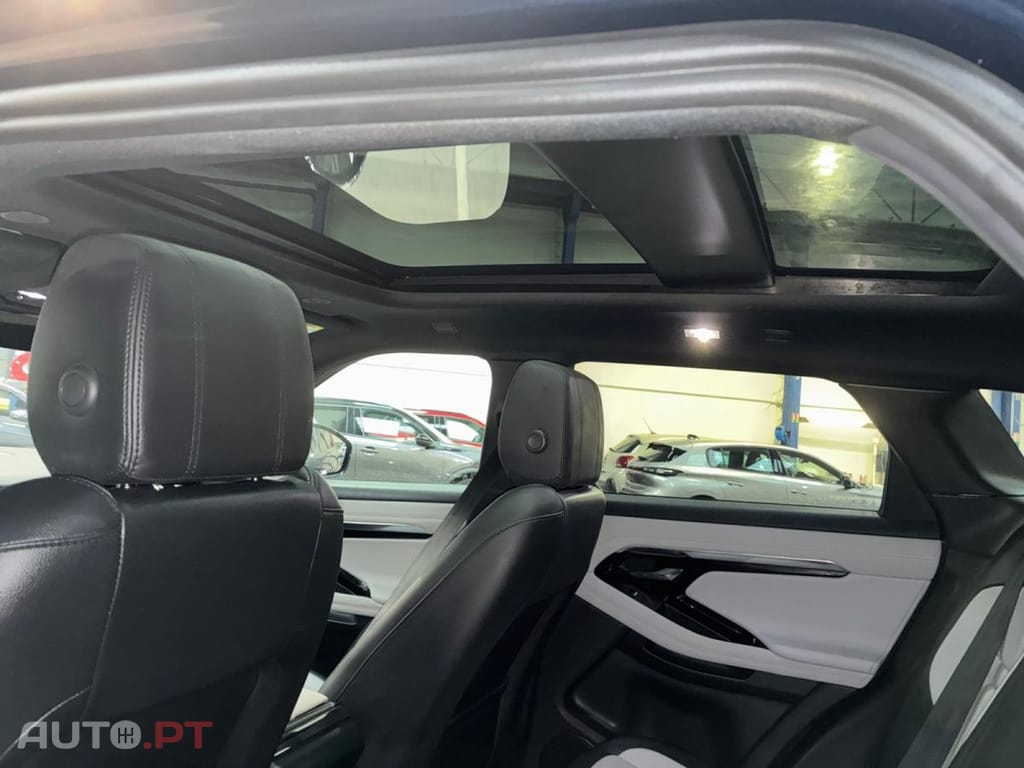 Land Rover Evoque P300e R-Dynamic S