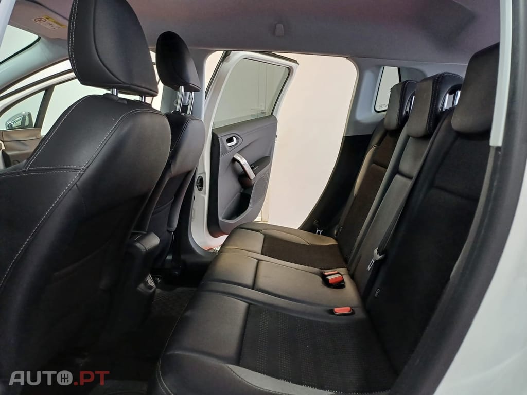 Peugeot 2008 1.2 PureTech Allure