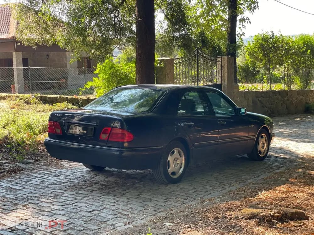 Mercedes-Benz E 300 TD Classic