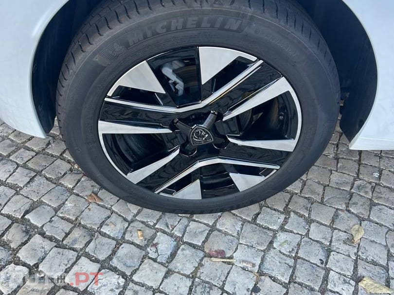 Peugeot 208 1.2 Hybrid Allure e-DCS6