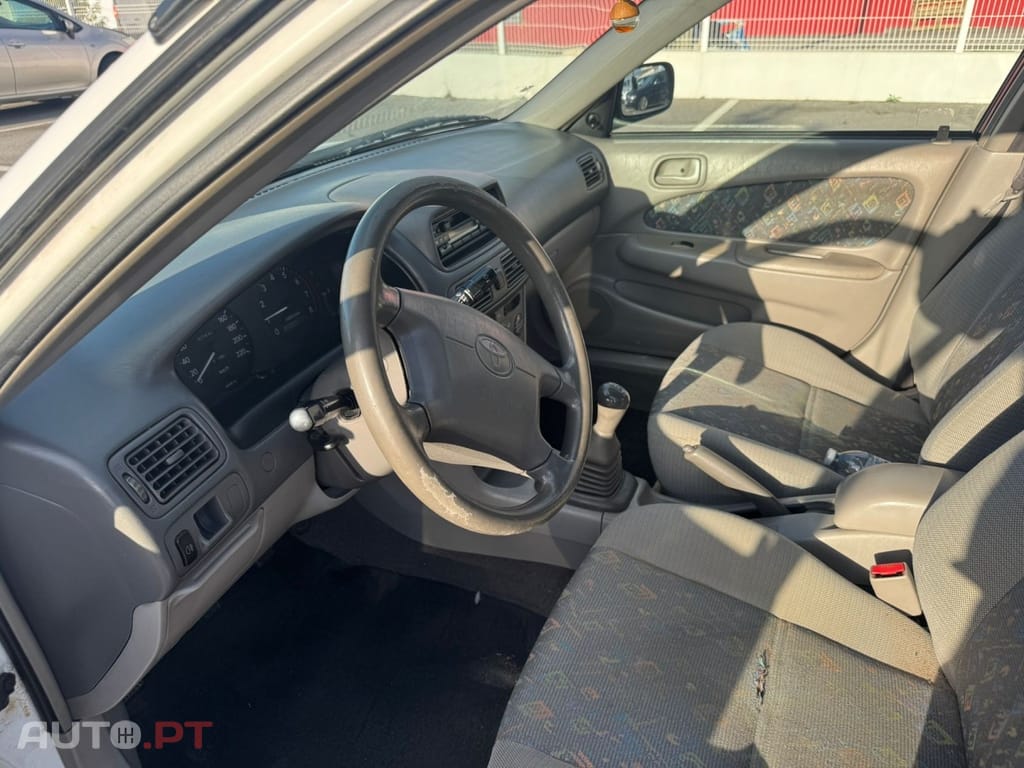 Toyota Corolla Sedan 1.3 Terra AC