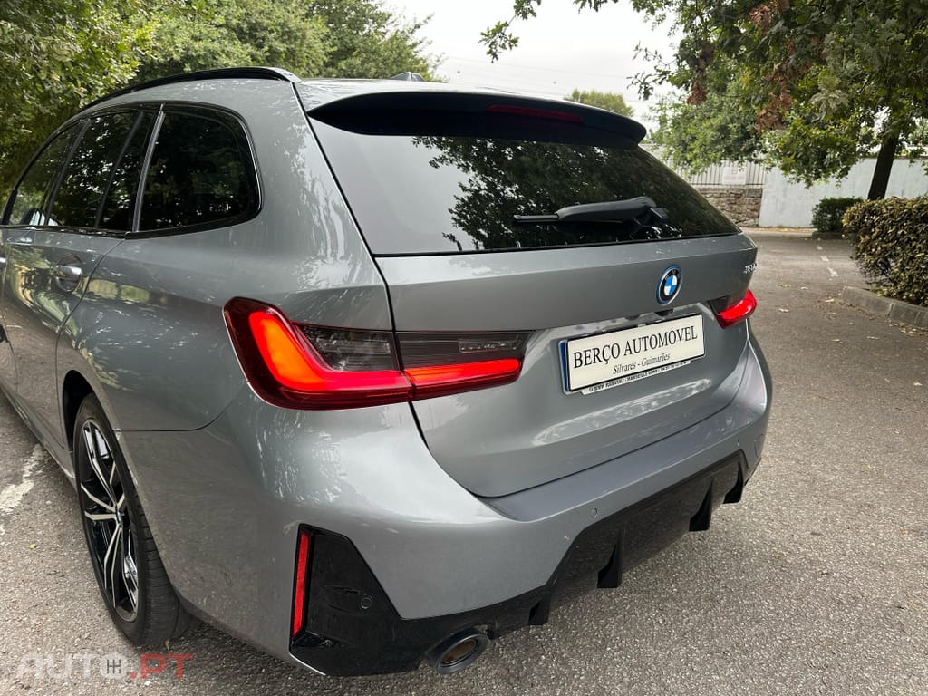 BMW 330 e Touring Pack Desportivo M Auto