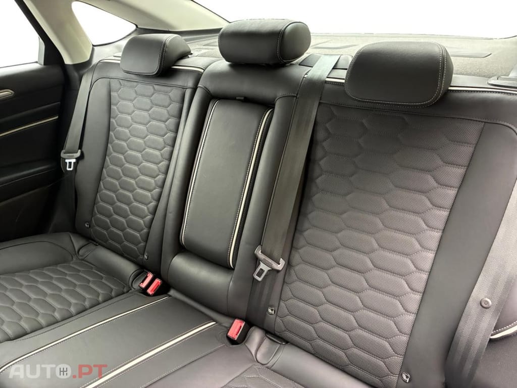 Ford Mondeo 2.0 HEV Vignale