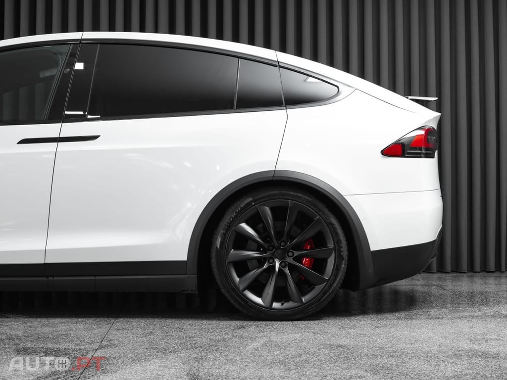 Tesla Model X Ludicrous Performance