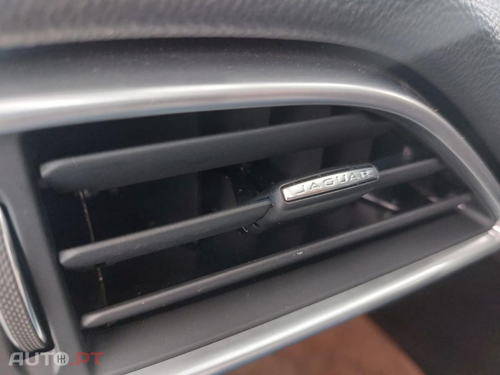 Jaguar XE 2.0 D Prestige